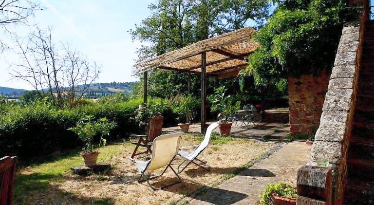 Farm with barbeque, patio & garden — photo 4