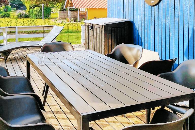 House with patio, yard & barbeque — photo 3