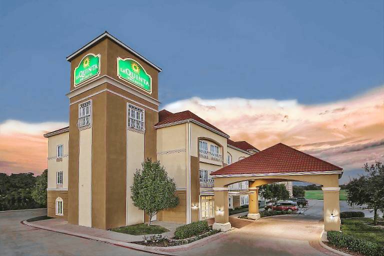 La Quinta Inn & Suites by Wyndham Stephenville in Stephenville, TX