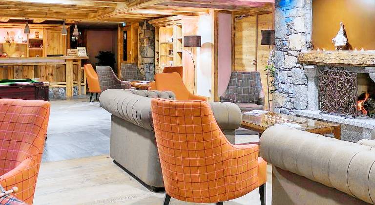 Serviced apartment with sauna, jacuzzi & patio — photo 4