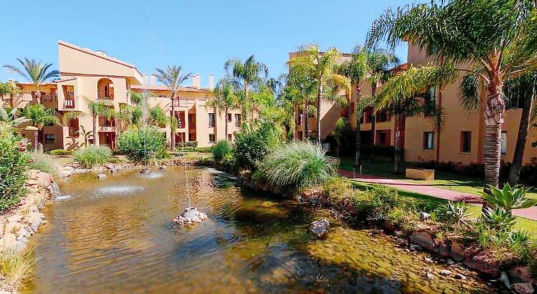 Big apartment with pool | Pets are welcome — photo 4