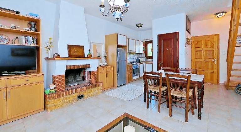 House with patio & yard | Pet-friendly — photo 4