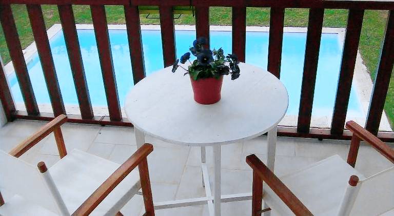 Vacation home with patio, BBQ & garden — photo 5