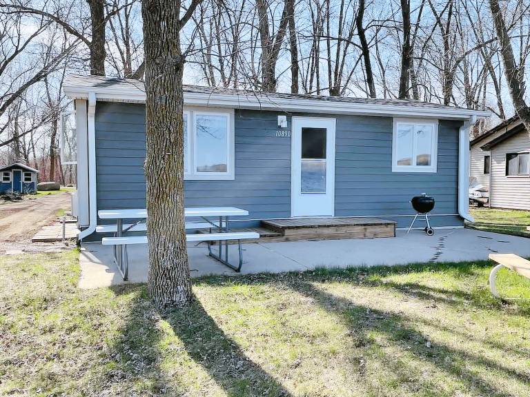 House  Mayhew Lake Township
