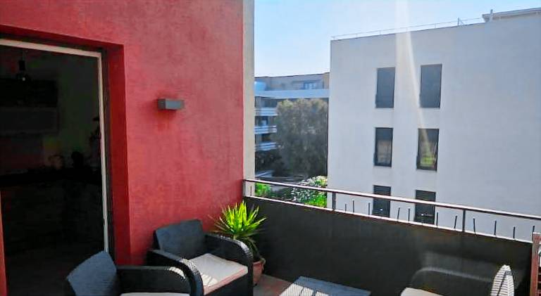Rental apartment with patio — photo 4