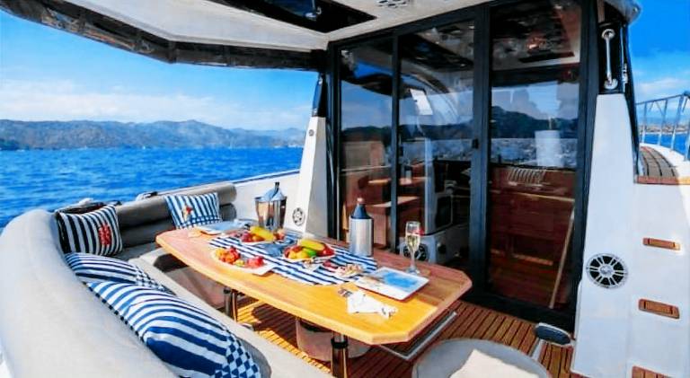 Boat with barbeque, garden & patio — photo 2