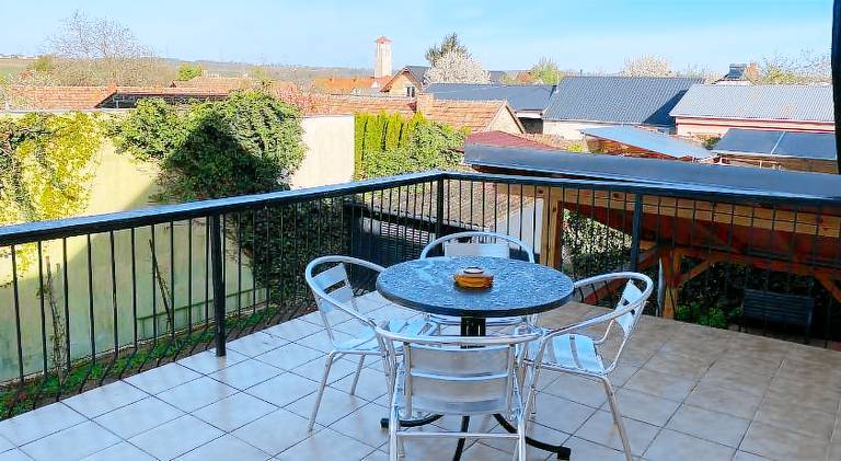 Rental apartment with patio & yard | Pets are welcome — photo 5