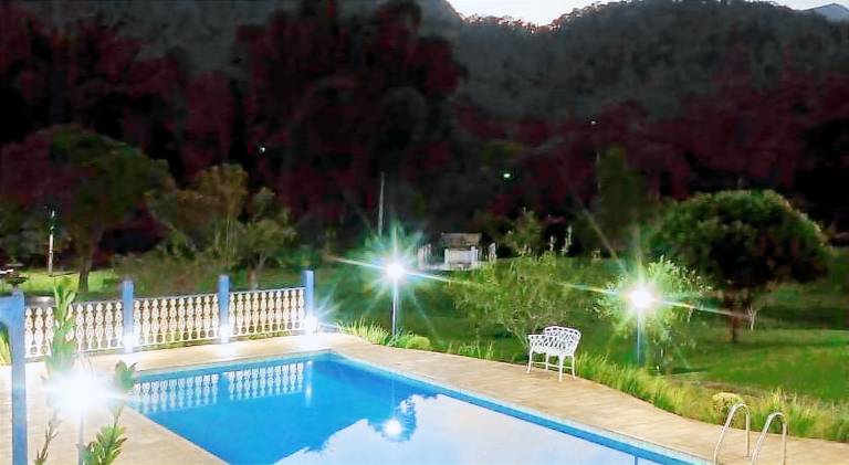 House with pool — photo 3