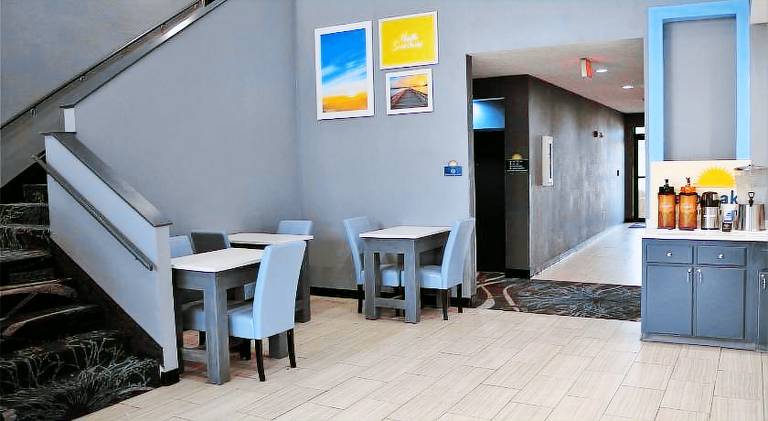 Days Inn by Wyndham Montgomery — photo 3