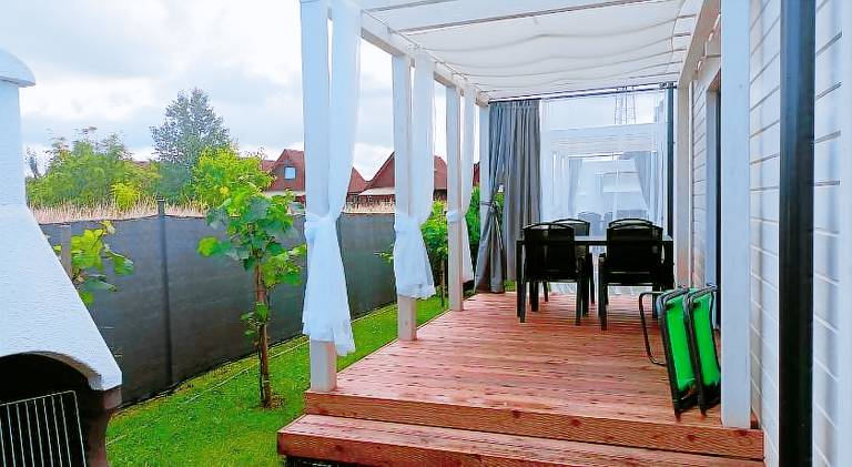 Vacation home with pool, BBQ & patio — photo 5