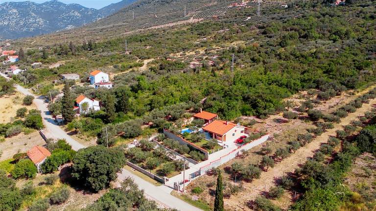 Fully equipped villa with patio, garden & private pool | Dogs allowed — photo 4