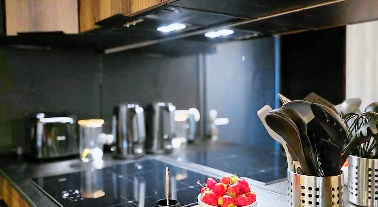 Fully equipped rental apartment with patio | Dogs allowed — photo 4