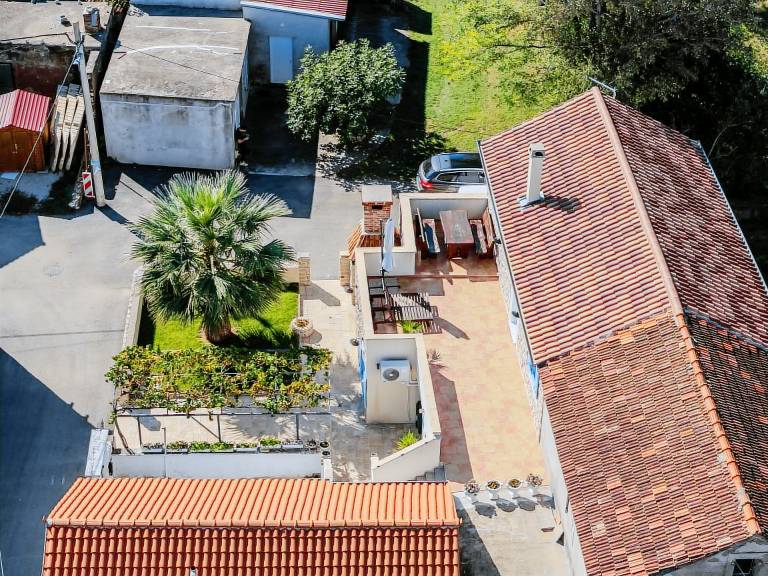 House with patio, BBQ & yard | Pets allowed — photo 4