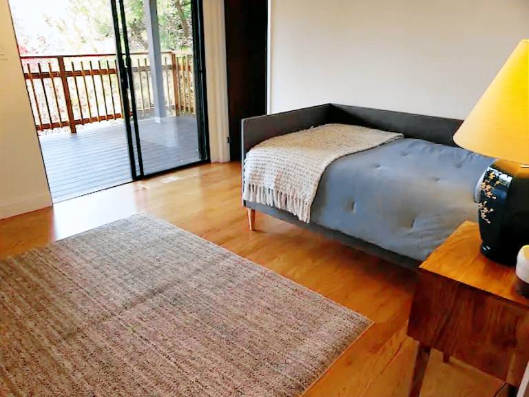 Rental apartment with private pool in Oakland, CA
