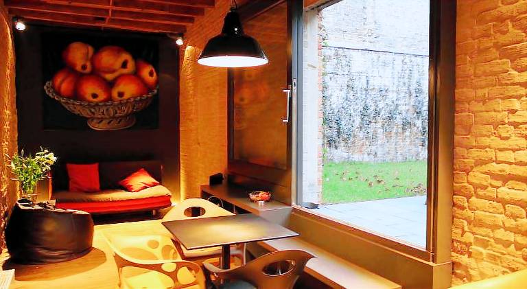 Apartment with yard & terrace — photo 4