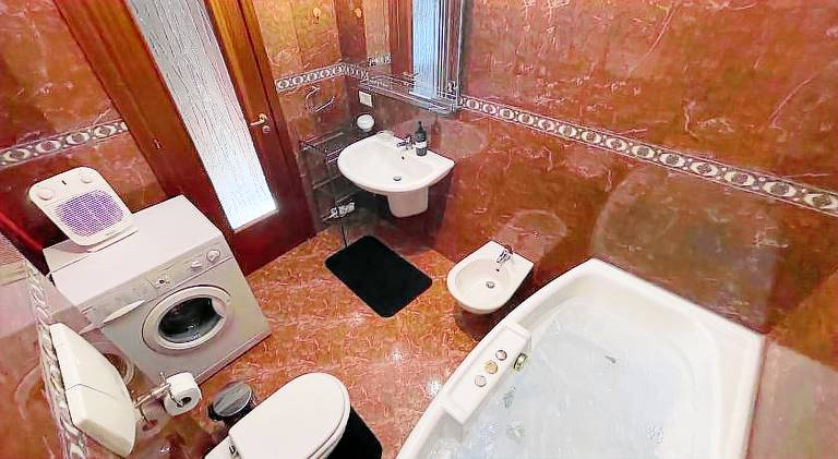 Pine-Tree Spacious 2 BDR Apartment near Tanners' Bridge with hot tub — photo 4