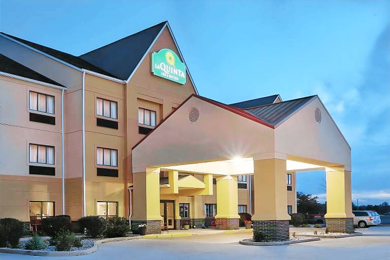 LaQuinta Suites by Wyndham South Bend Notre Dame Area in South Bend, IN