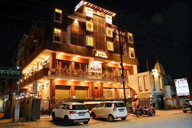 Hotel S. R Palace in Agra