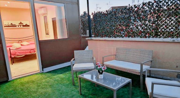 Holiday apartment with terrace in Vittoria