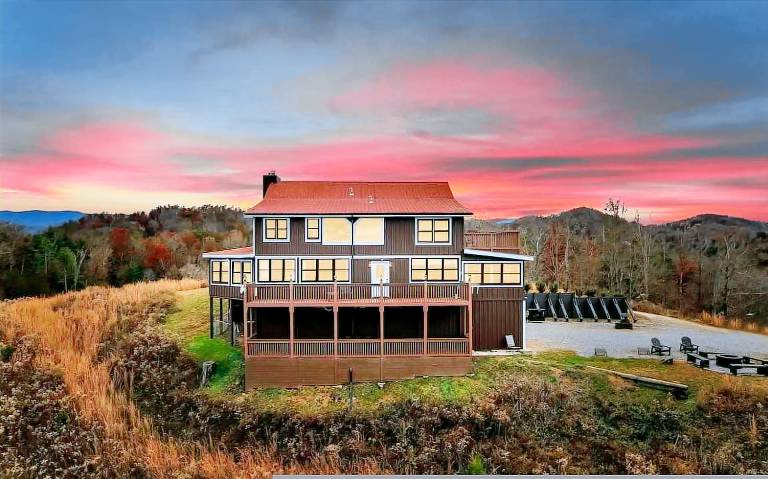 Secluded 7BR Mountain Escape on 7 Acres in Sevierville, TN