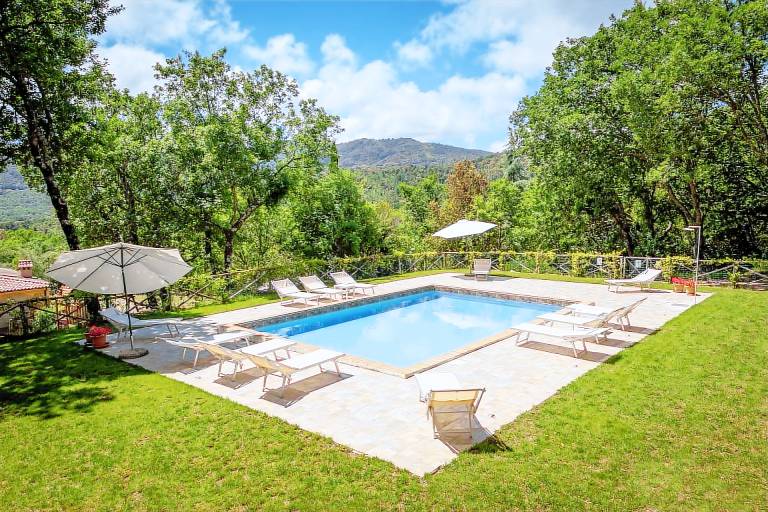 Villa with barbeque, yard & private pool — photo 2