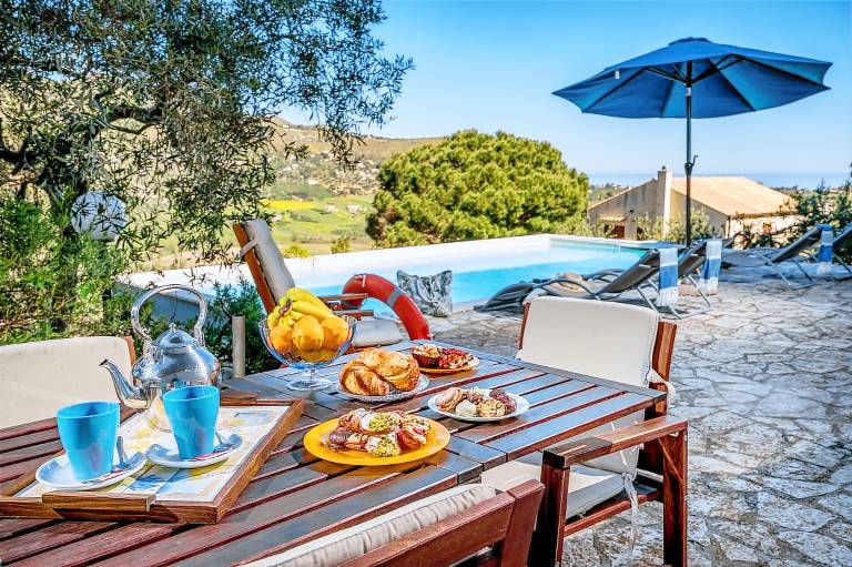 Villa with terrace, grill & private pool | Pets allowed in Trapani