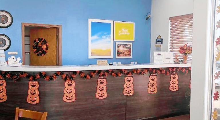 Days Inn by Wyndham Bullhead City — photo 5