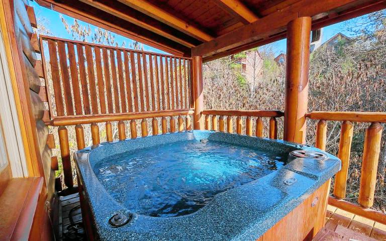 Cabin with jacuzzi, pool & grill | Mountain view in Sevierville, TN