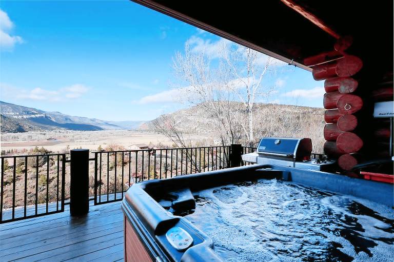Log Cabin with Amazing deck & views - 3 miles to downtown DGO - Hot Tub/AC — photo 3