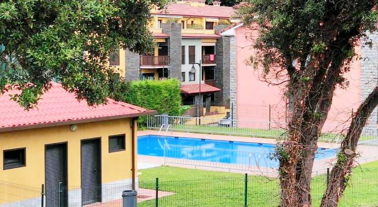 Apartment with pool — photo 4
