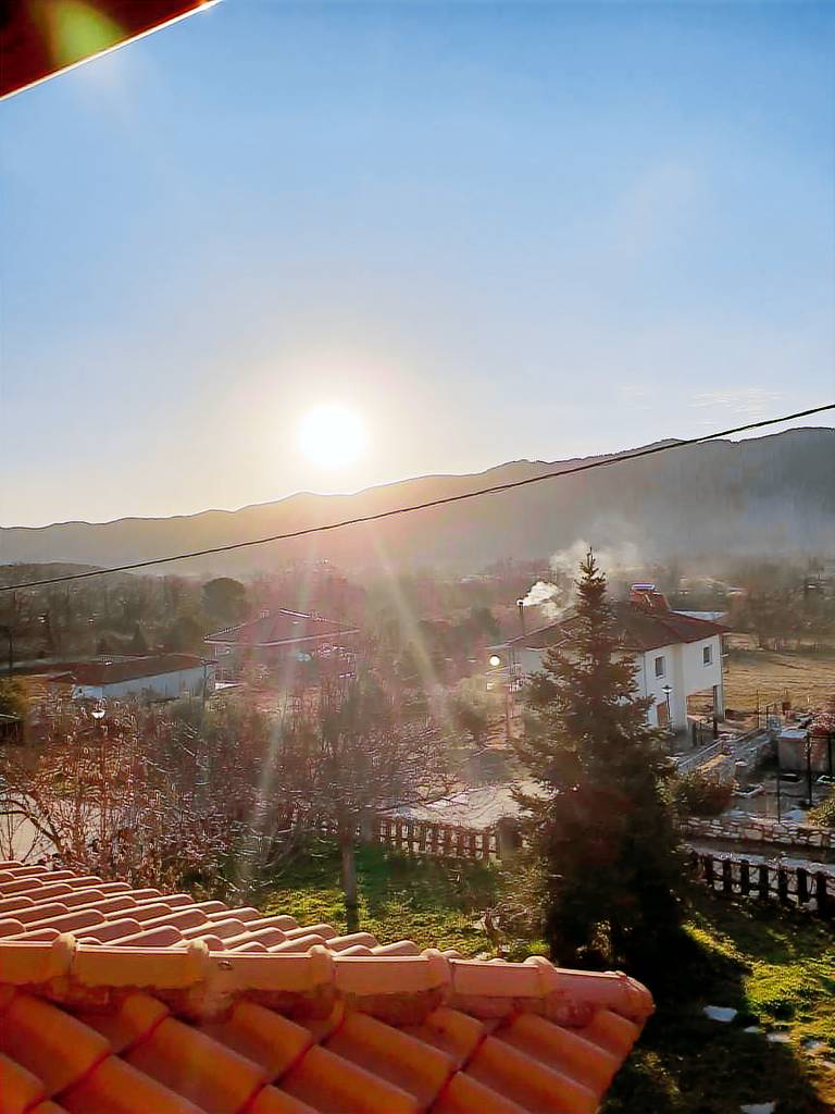 Vacation home with yard, terrace & grill | Mountain view — photo 4