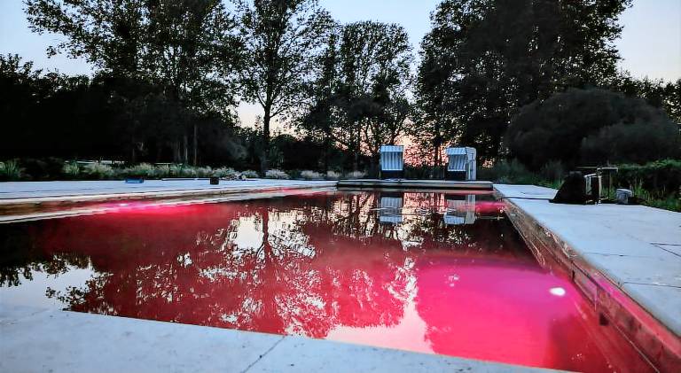 Vacation home with pool — photo 5