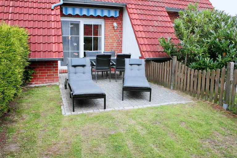 House with barbeque, garden & patio — photo 2