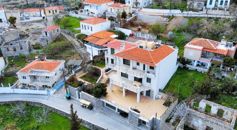 Vacation home with 6 rooms for 12 persons in Chios