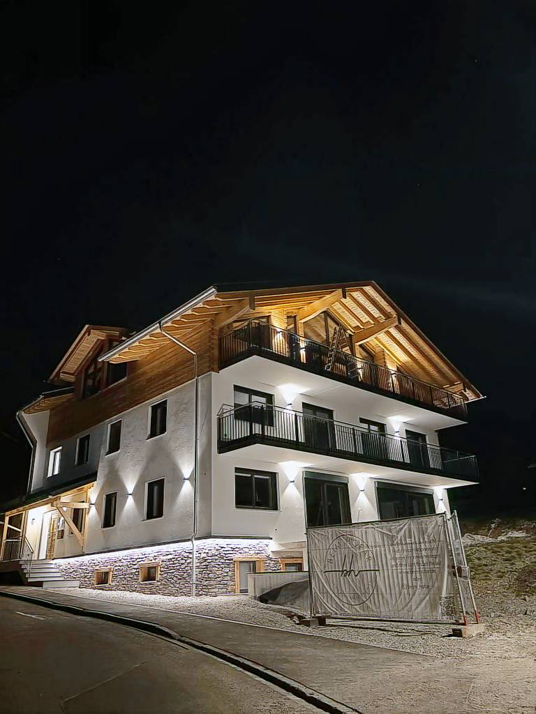 Fully equipped apartment with patio | Mountain view | Pets allowed — photo 3