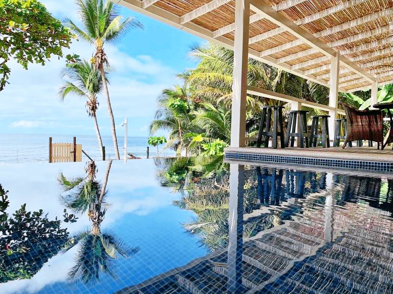 Backyard Beach House Oceanfront Luxury 5 Bdr — photo 2