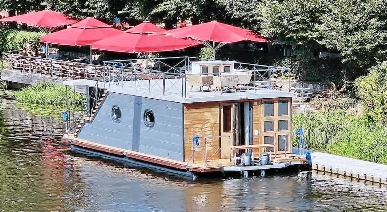 Boat with 2 rooms for 6 persons in Berlin
