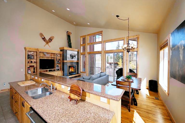 Luxury Ski In/Out townhome on Creek - Views - Private Hot Tub — photo 5