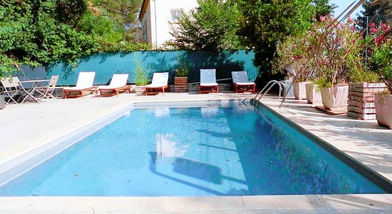 Apartment with private pool — photo 3