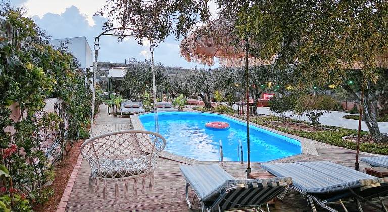 Apartment with pool & jacuzzi — photo 3