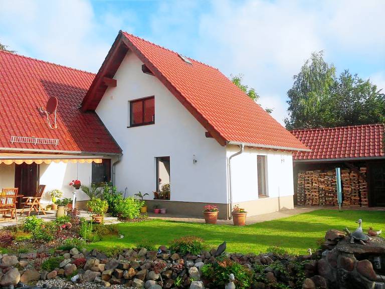 Children-friendly lovely holiday apartment with garden & barbeque | Garden view | Dogs allowed — photo 2