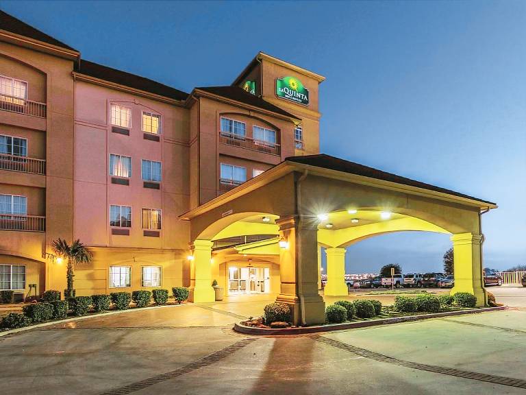 La Quinta Inn & Suites by Wyndham Fort Worth - Lake Worth in Fort Worth, TX