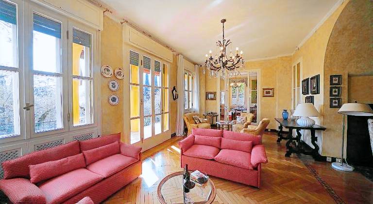Villa with pool — photo 3