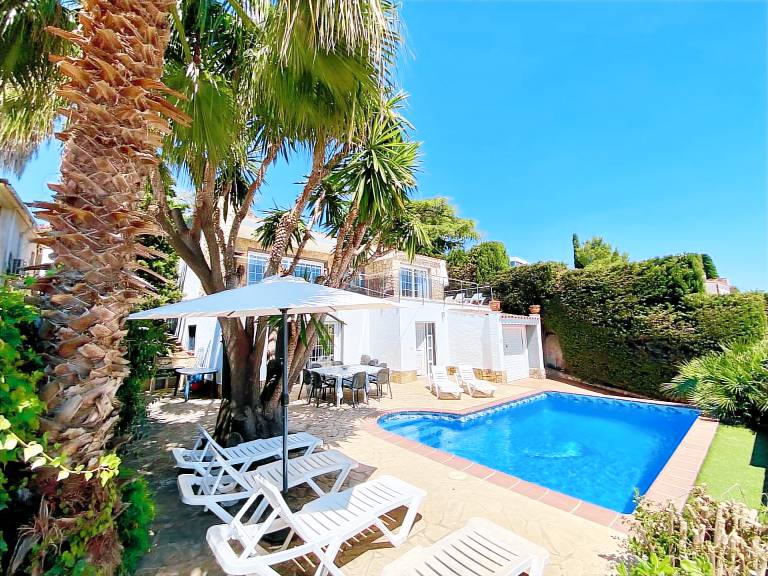 Villa with barbecue, yard & terrace | Mountain view — photo 3