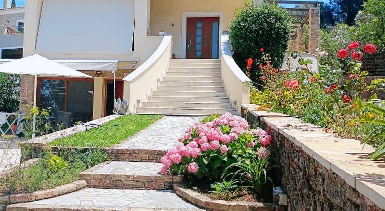 Fully equipped big villa with terrace, yard & barbeque | Good for workation | Pets are welcome in Corfu