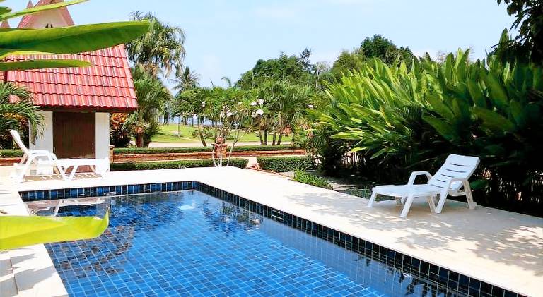 Villa with yard, patio & barbecue — photo 3