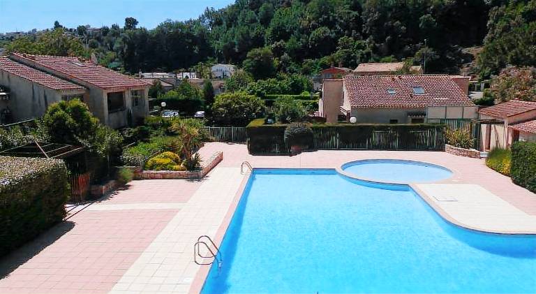 Vacation home with pool in Biot