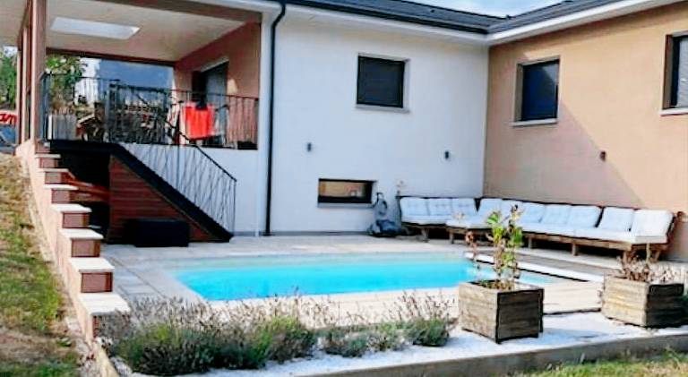 Villa with pool — photo 5