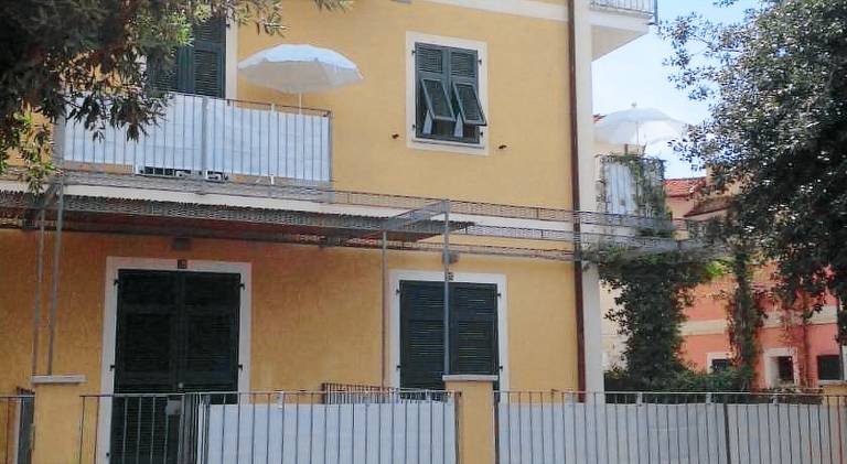 Beautiful rental apartment with patio | Dogs allowed in Ameglia
