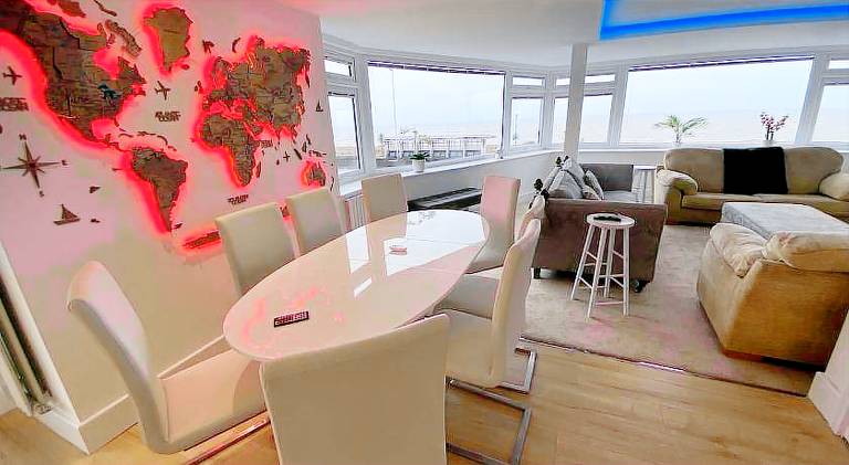 The Beach House Worthing 5 Bedrooms 3 Bathrooms Hot Tub BBQ — photo 5